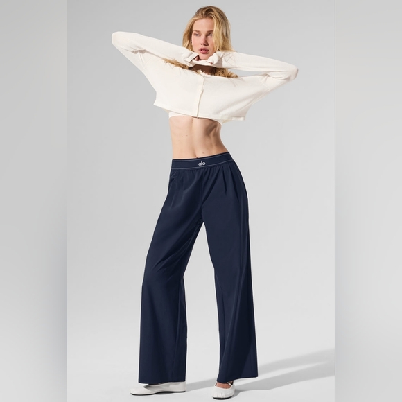 ALO Yoga Pants - Alo Yoga Suit Up Trouser (Regular)